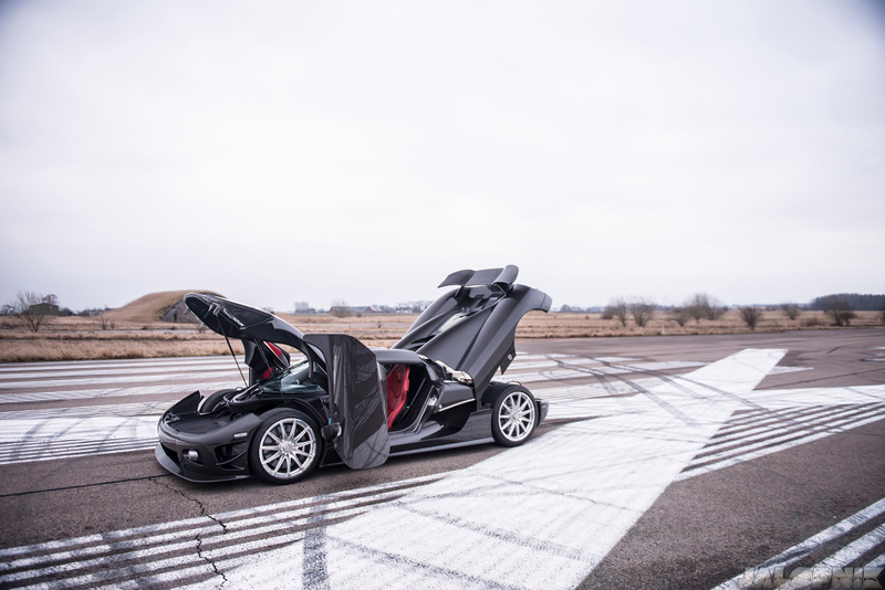 Illustration for article titled 2009 Koenigsegg CCXR Edition: The Jalopnik 180 MPH Runway Blast